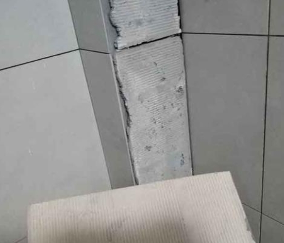 舞钢瓷砖空鼓维修公司分享下厨房瓷砖脱落的补救措施。